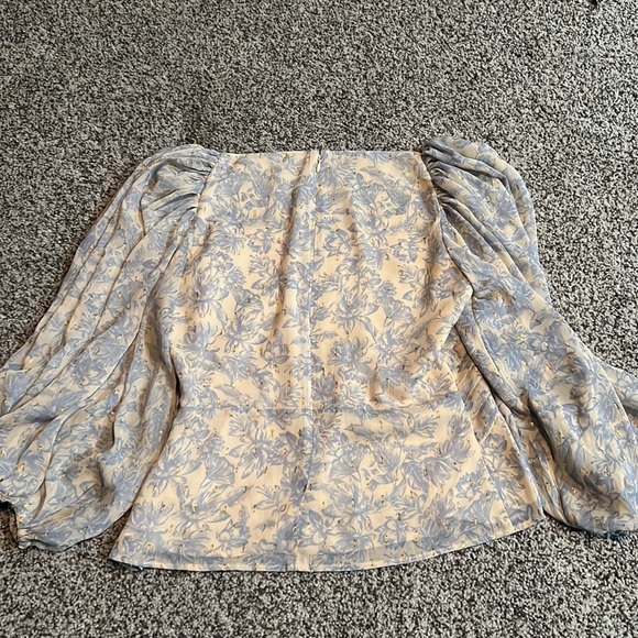 express balloon sleeve blouse - Picture 4 of 5